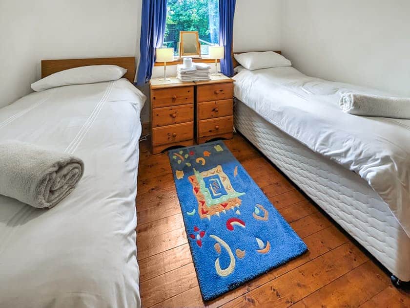 Twin bedroom | Middledrift Cottage, Brora