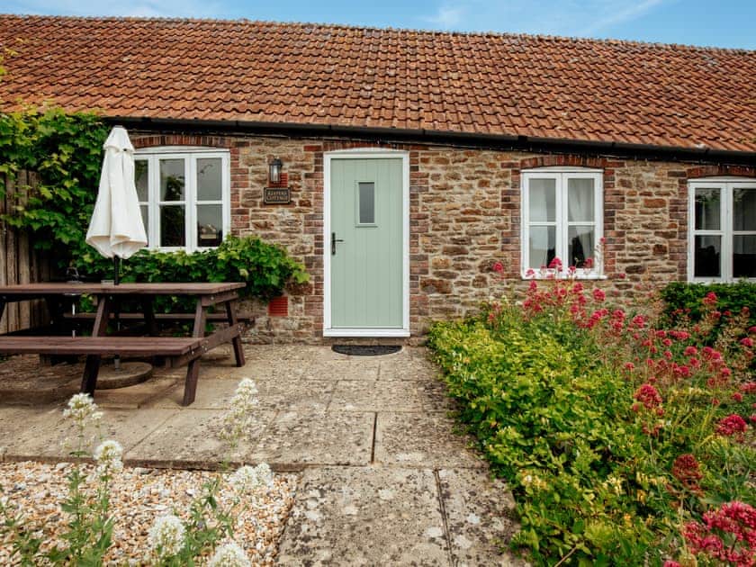 Exterior | Keeper’s Cottage - Rudge Farm Cottages, Chilcombe, near Bridport