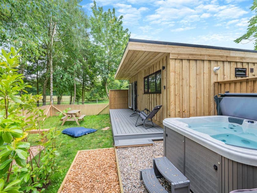 Exterior | Chestnut Lodge - Woodland Cottages, Halstead