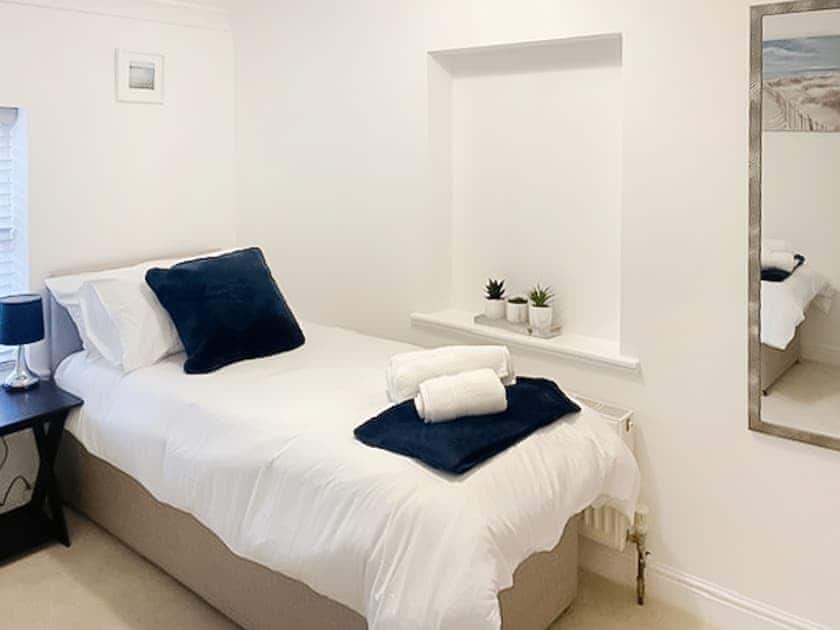 Twin bedroom | Myrtle Cottage, Repps with Bastwick
