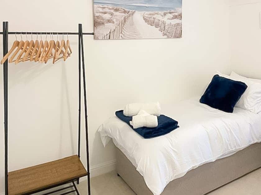 Twin bedroom | Myrtle Cottage, Repps with Bastwick