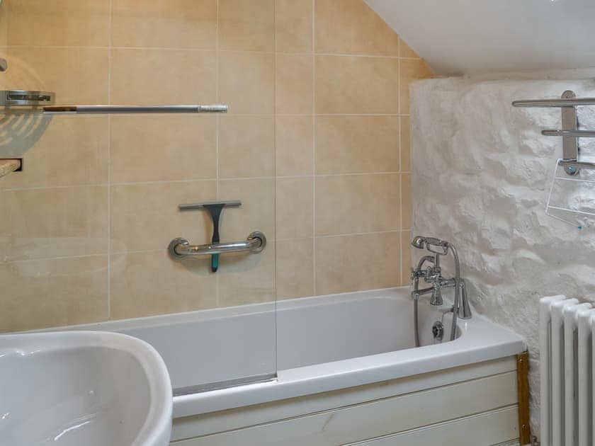 Bathroom | Yew Tree Cottage, Burythorpe