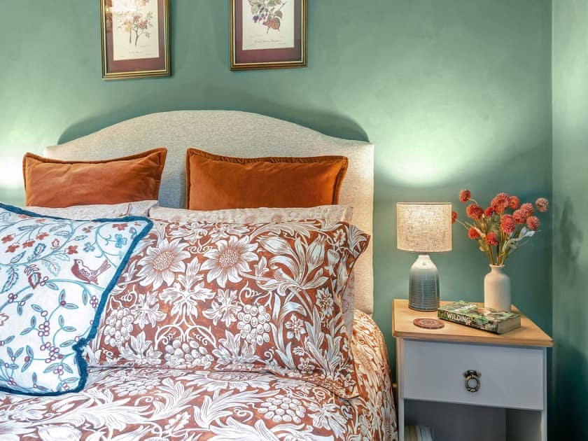 Double bedroom | Willow Tit Cottage, Ffostrasol