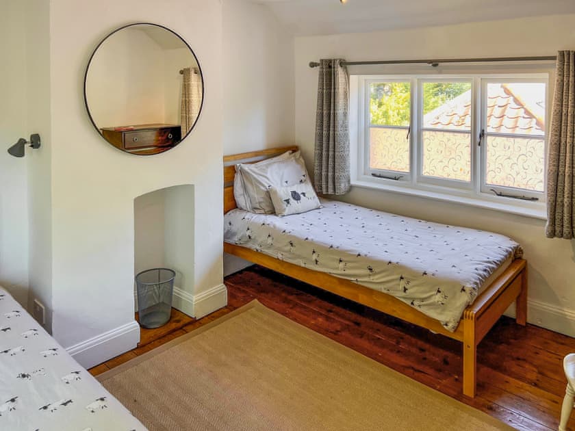Twin bedroom | Forge Cottage - Blacksmiths Cottages, Stiffkey