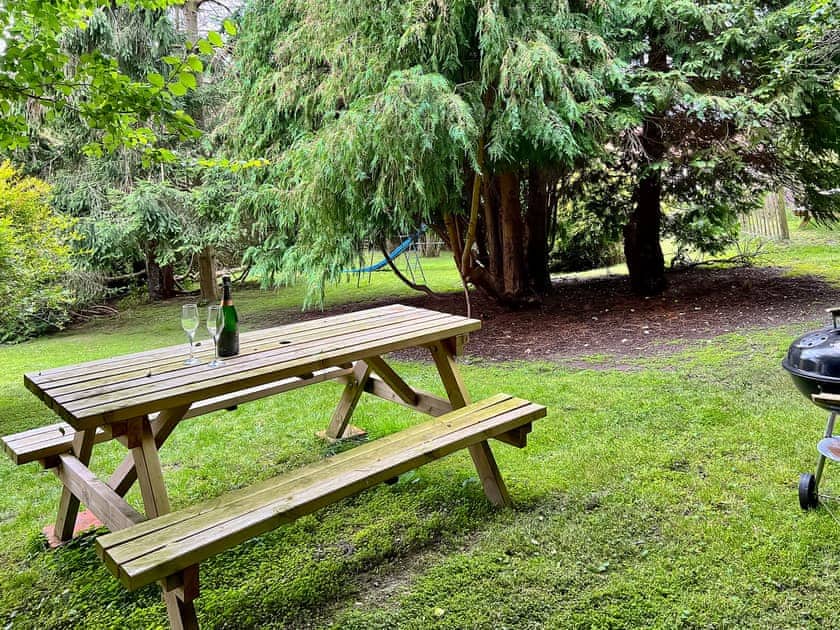 Sitting-out-area | Forge Cottage - Blacksmiths Cottages, Stiffkey