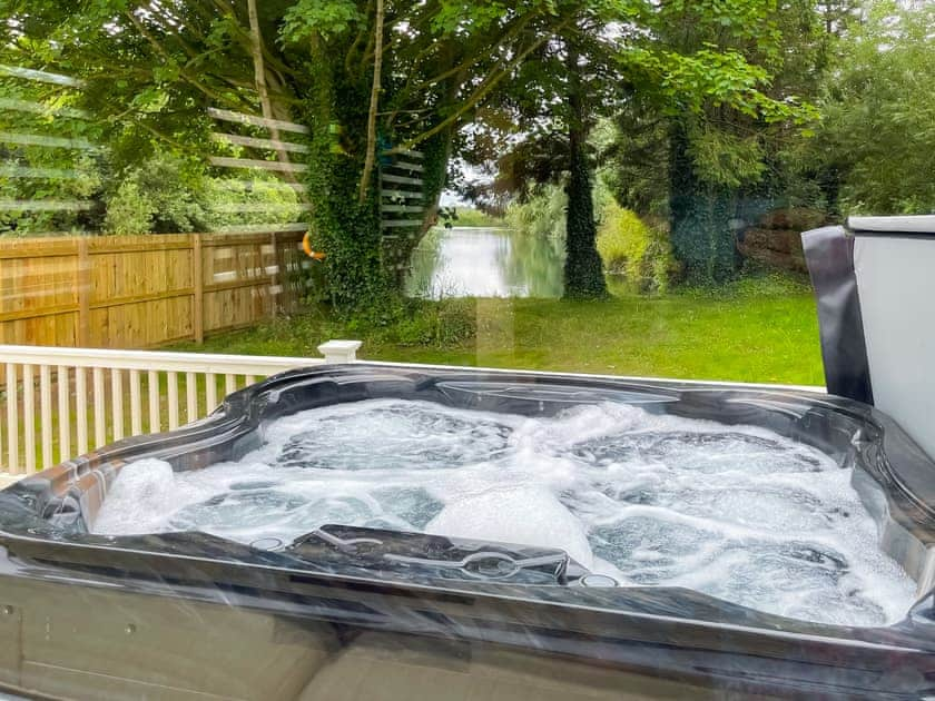 Hot tub | Shirley’s Haven - Emmotland Holidays, Driffield