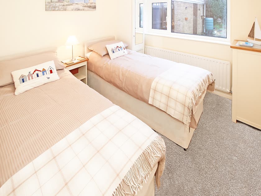 Twin bedroom | Samson’s Place, Morfa Bychan