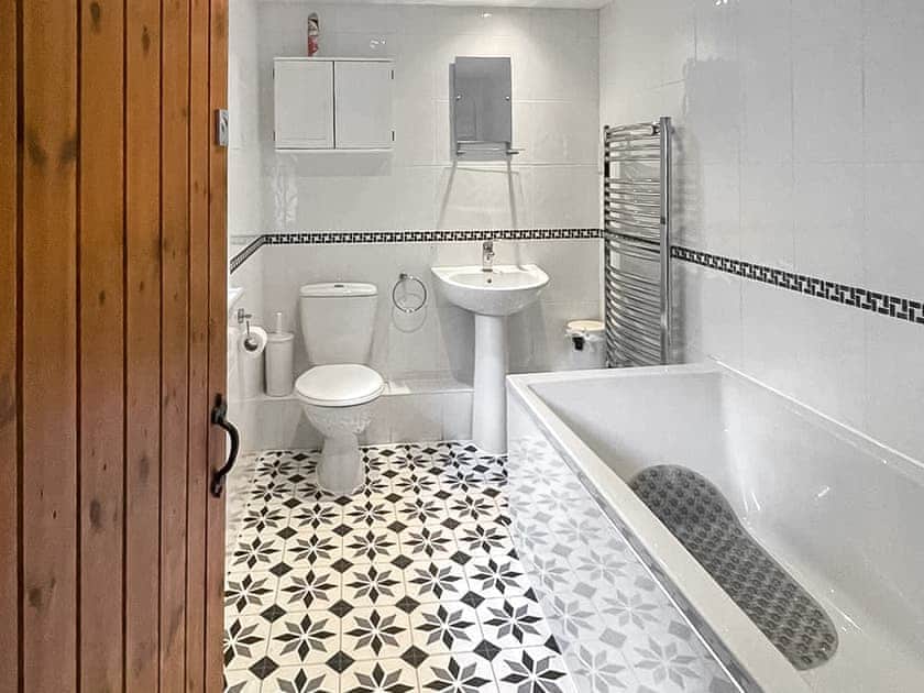 Bathroom | Nutley Farmhouse, Uckfield