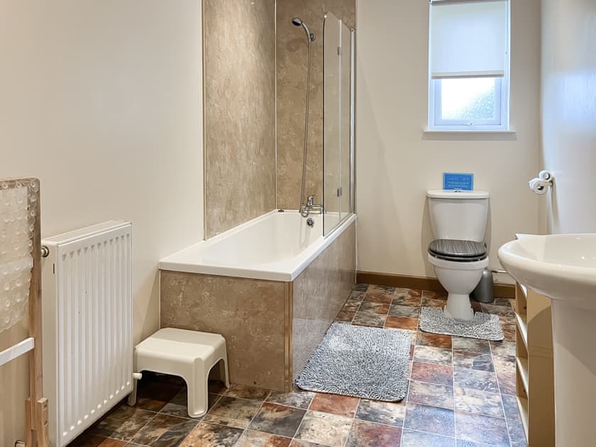 Bathroom | Cairnsmore Cottage - Barrhill Farm Holidays, Newton Stewart