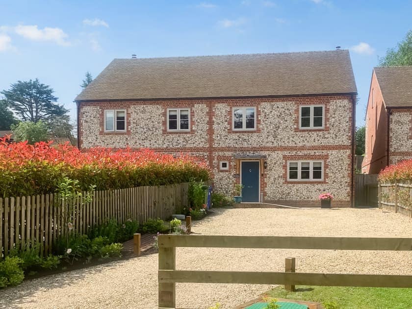 Exterior | Nixey Cottage, Frieth, near Henley-on-Thames