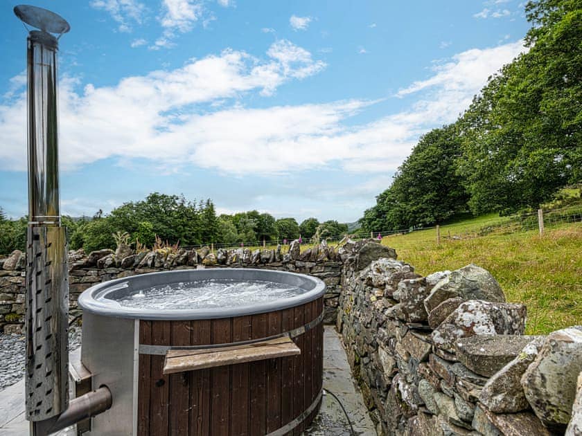 Hot tub | Coed Mawr, Betws-y-Coed