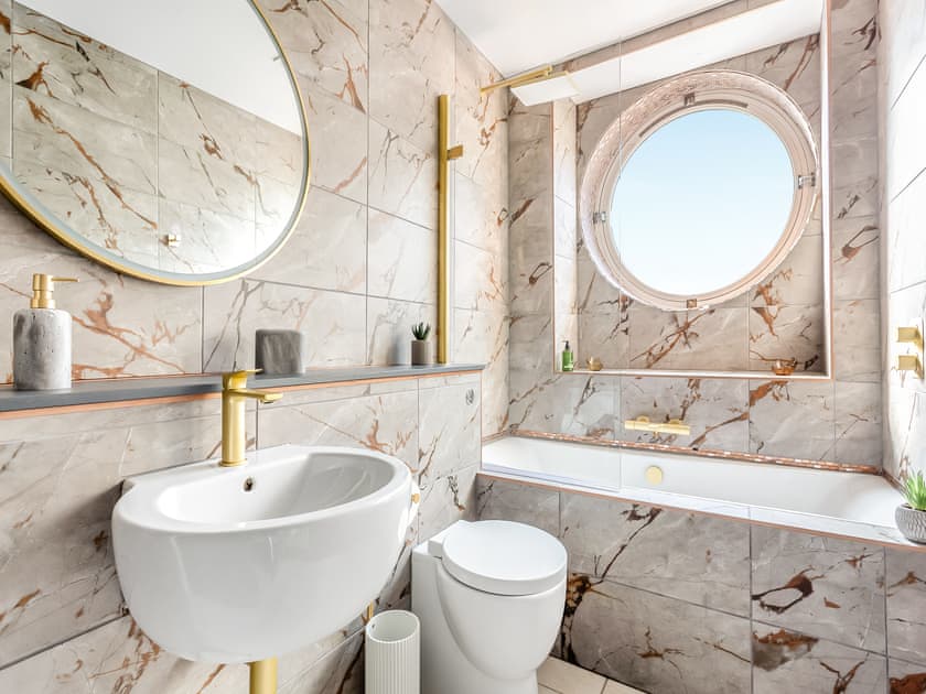 Bathroom | Seventeen Bell Tower, Inverness