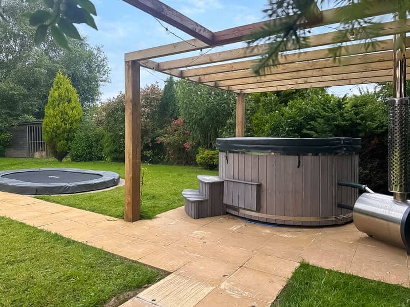 Hot tub | Bridge Farm, Spath, near Uttoxeter