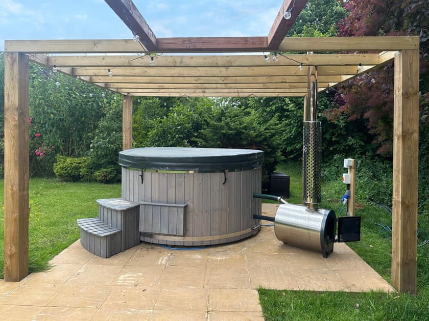 Hot tub | Bridge Farm, Spath, near Uttoxeter