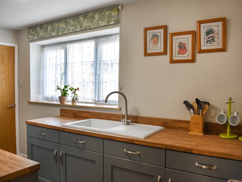 Kitchen | Curlew Cottage - Hadrian’s Wall Country Cottages, Haydon Bridge