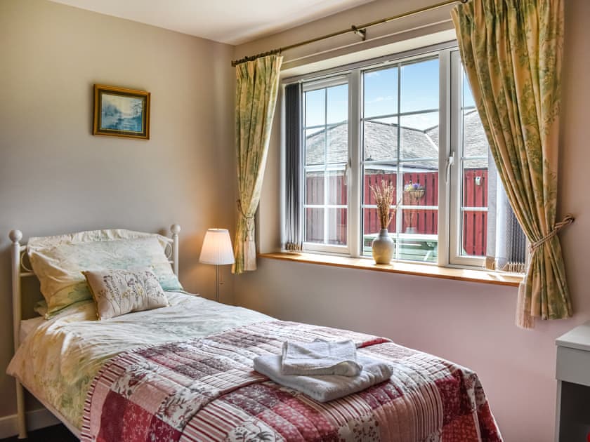 Twin bedroom | Curlew Cottage - Hadrian’s Wall Country Cottages, Haydon Bridge