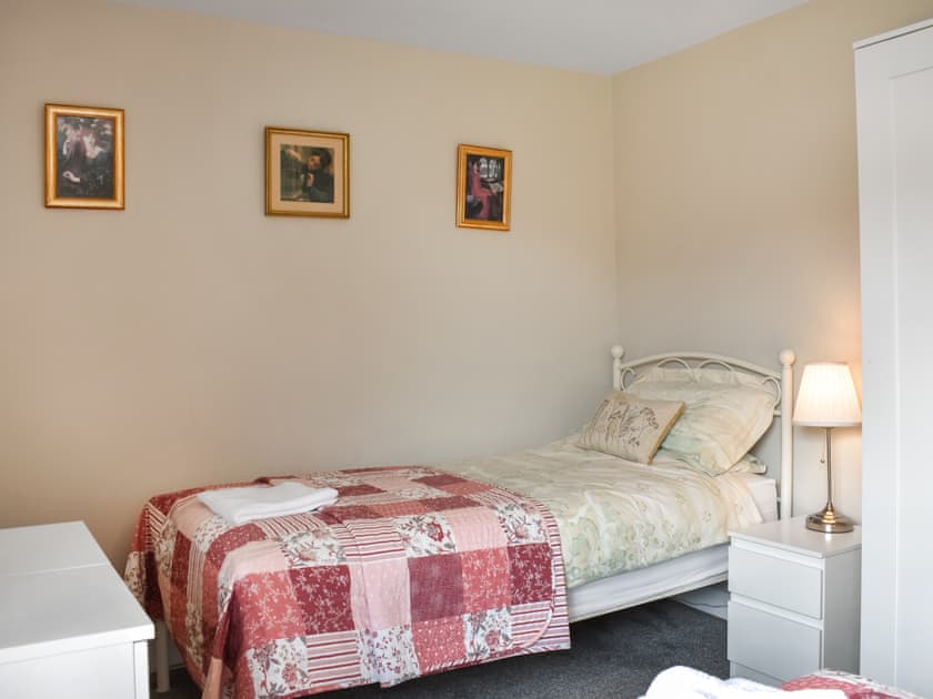 Twin bedroom | Curlew Cottage - Hadrian’s Wall Country Cottages, Haydon Bridge