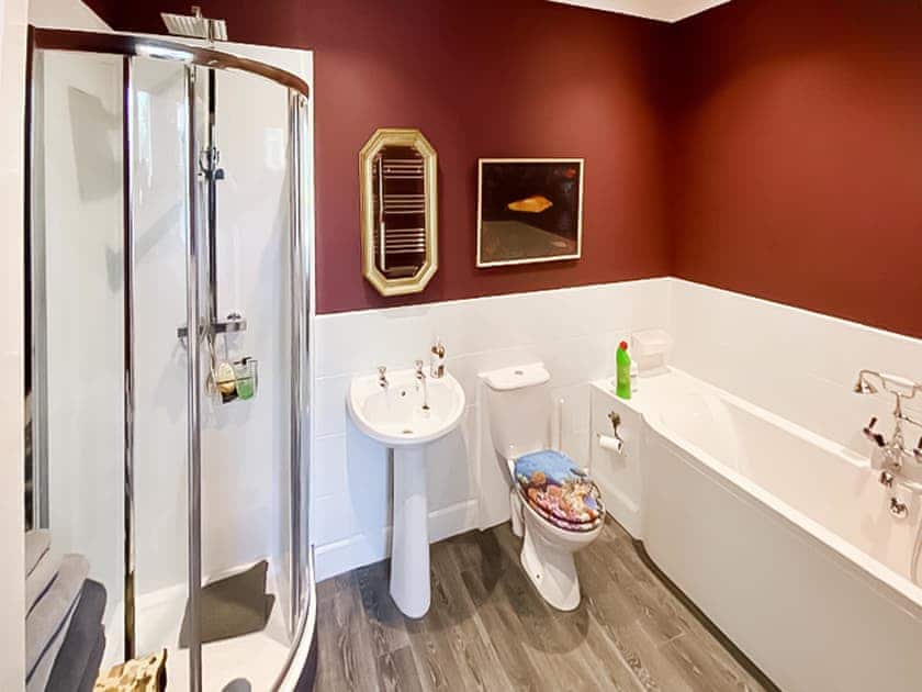 Bathroom | Hobgoblin Apartment - Hobgoblin Holiday Apartments, Glendaruel