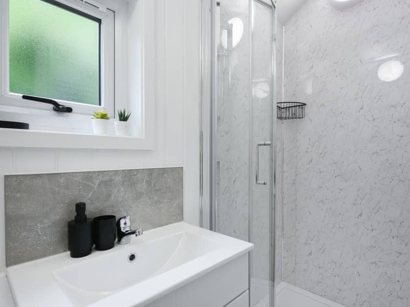En-suite | Mini Lodge - Daisy Bank Touring Caravan Park, Montgomery