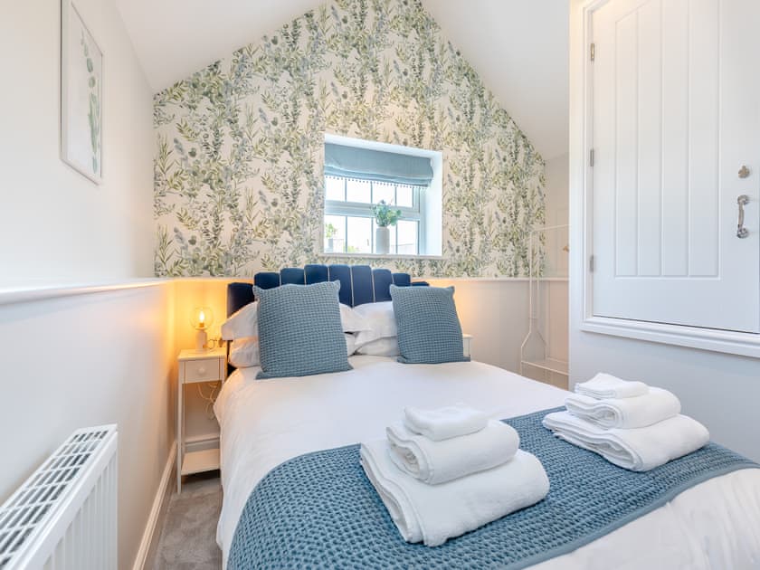 Double bedroom | Homeleigh Barn, Coads Green, near Callington