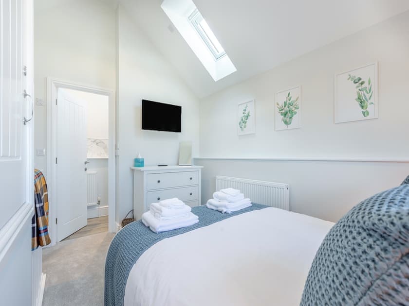 Double bedroom | Homeleigh Barn, Coads Green, near Callington
