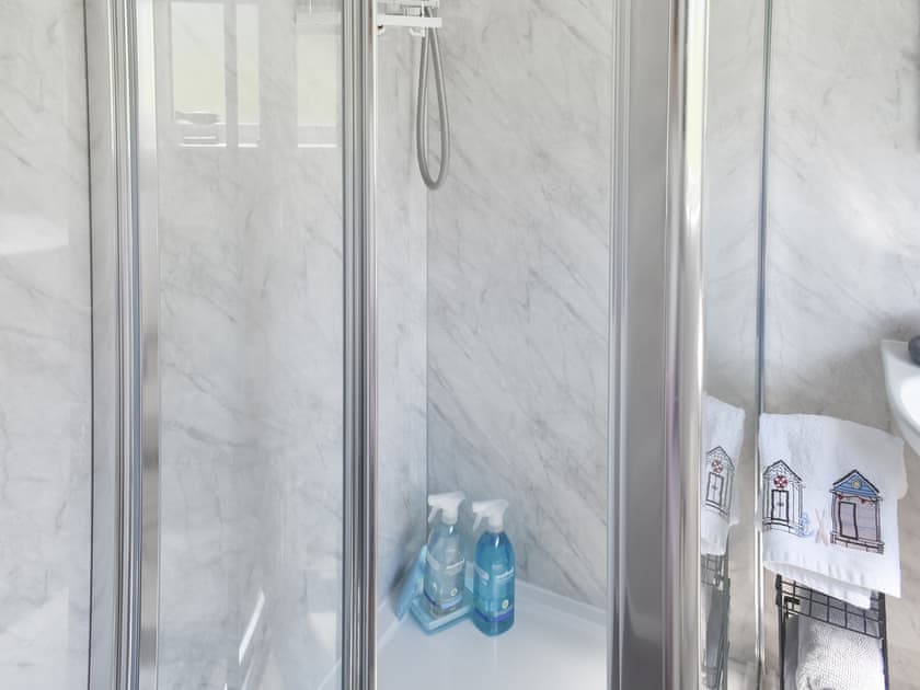 Bathroom | Escape to the Chalet, Kessingland, near Lowestoft