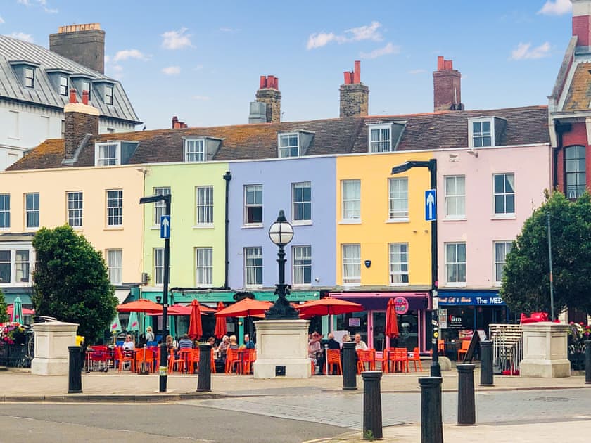 Margate Café Culture - 13 minutes by train | Vitamin Sea Residency, Herne Bay