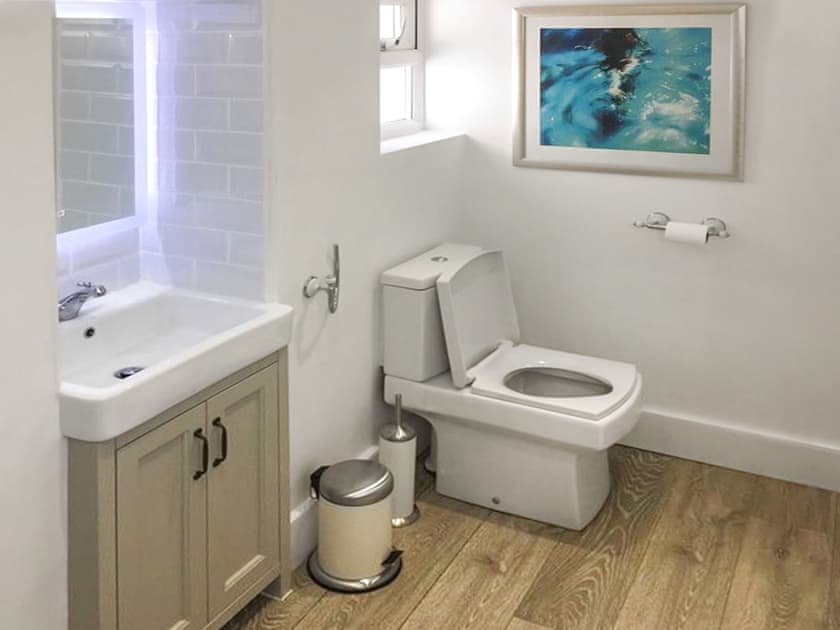 Bathroom | Culver Park Cottage, Tenby, near Pembrokeshire