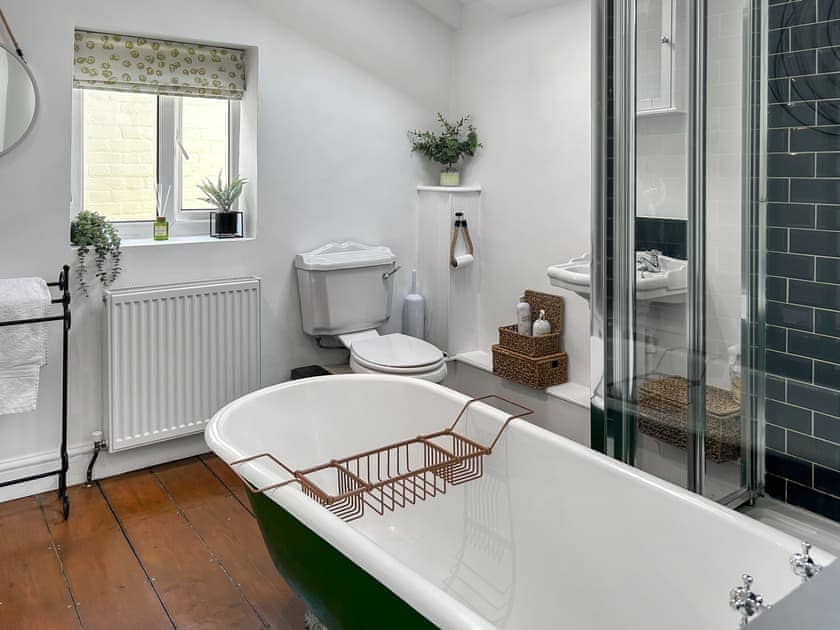 Spacious bathroom | Time Cottage, Coltishall, near Wroxham