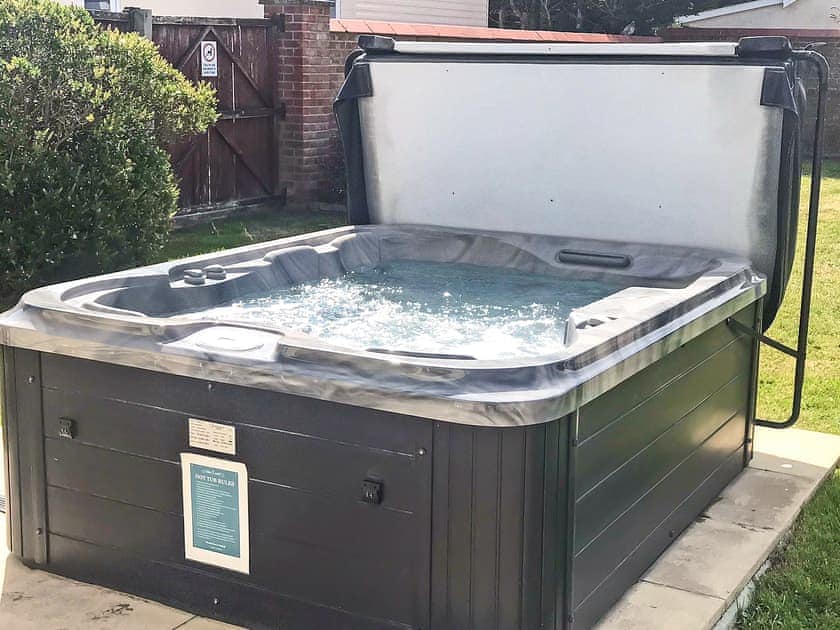 Hot tub | Dune Cottage - East Coast Cottages , Caister-on-Sea