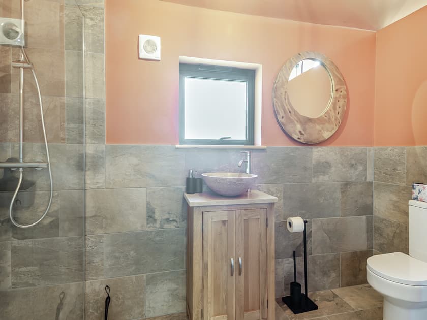 Shower room | Okovango - River Getaways, Halesworth
