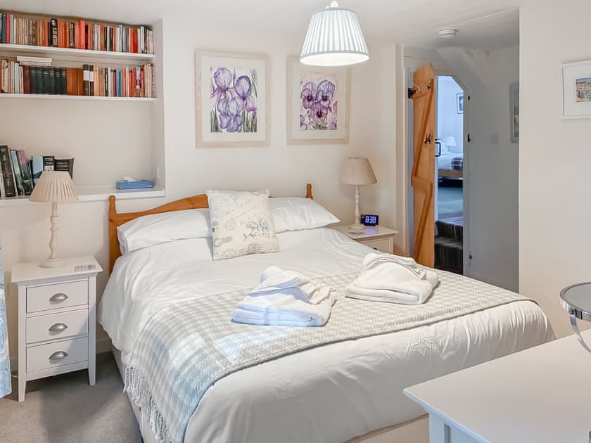 Double bedroom | Hollyhocks Cottage, Hellandbridge, near Bodmin