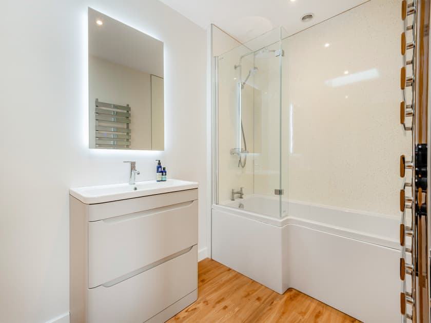 Bathroom | Stable Cottage - Hole Farm, Alderbury, near Salisbury