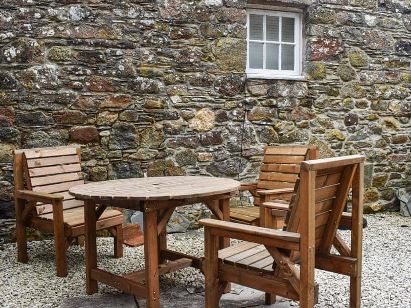 Sitting-out-area | Stonechat, Launceston