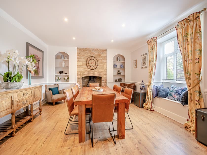 Dining room | Greenhill Farmhouse, Bletchingdon