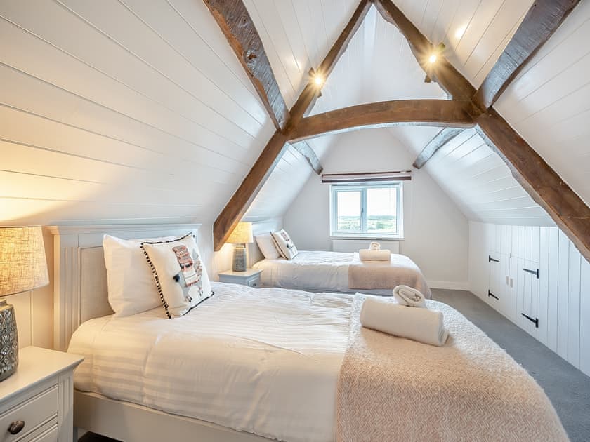 Twin bedroom | Greenhill Farmhouse, Bletchingdon