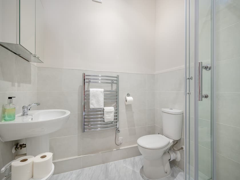 Shower room | Greenhill Farmhouse, Bletchingdon