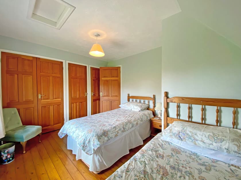Twin bedroom | Fox Cottage - Kingrove Farm, Chipping Sodbury