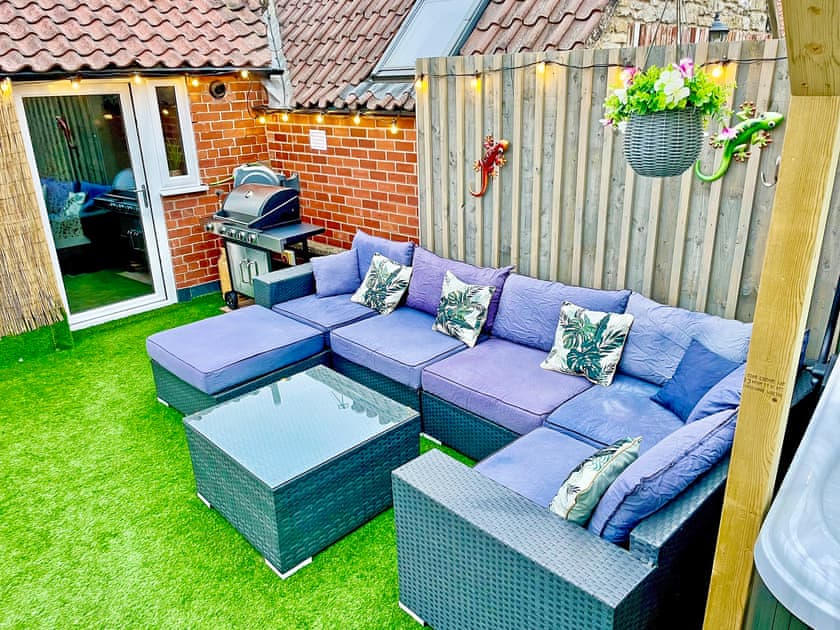 Outdoor area | Station View, Pickering