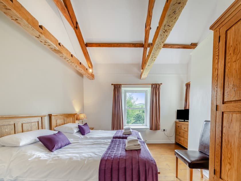 Twin bedroom | Dolgoed House - Cennen Cottages, Bethlehem