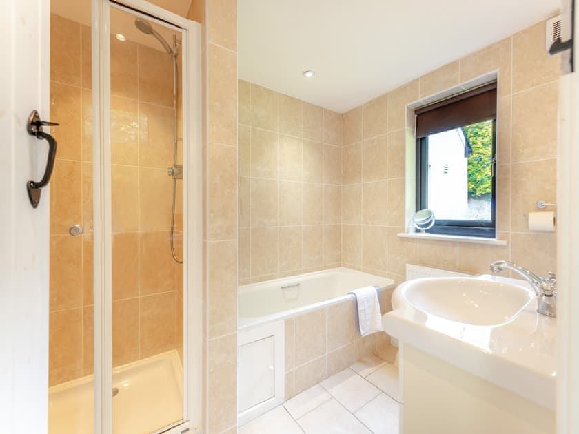 Bathroom | Dolgoed House - Cennen Cottages, Bethlehem