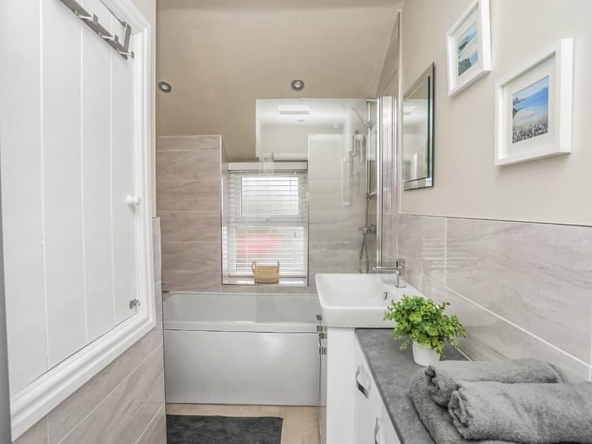 Bathroom | 1 Bronrallt, Penmaenmawr, near Conwy