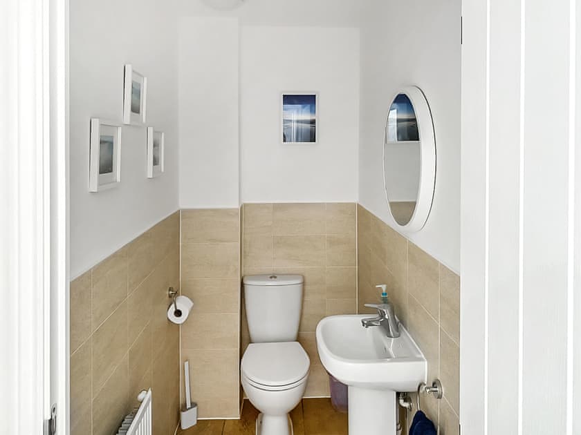 Bathroom | Blissful Ocean Breeze, Perranporth