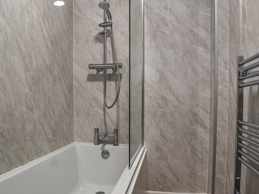 Bathroom | Paradise Apartment, Saltburn-by-the-Sea