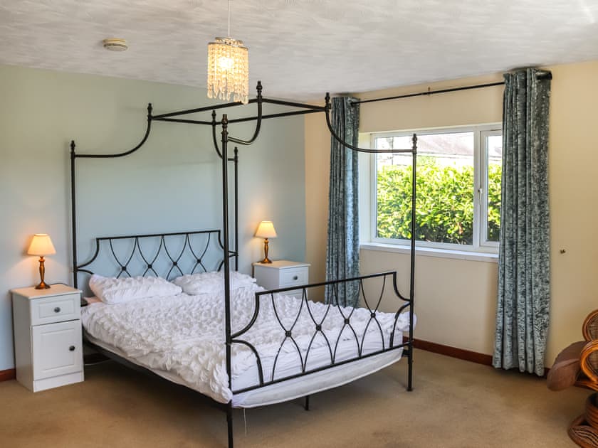 Double bedroom | Tanydderwen, Caernarfon