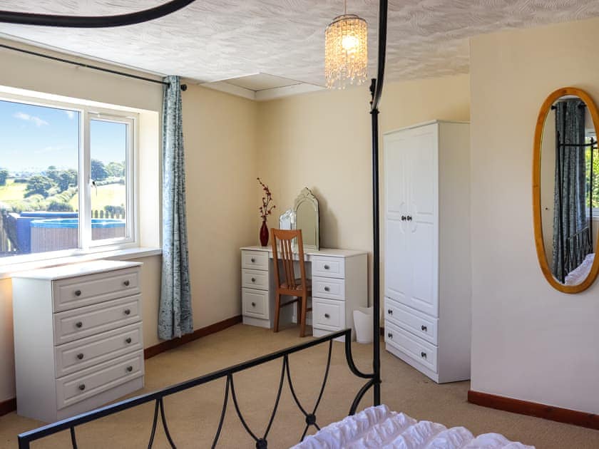 Double bedroom | Tanydderwen, Caernarfon