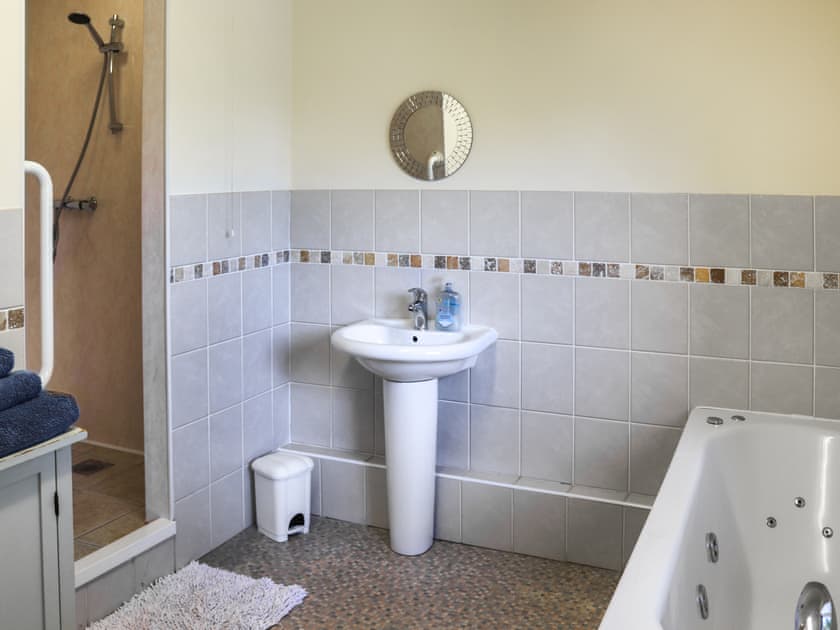 Bathroom | Tanydderwen, Caernarfon