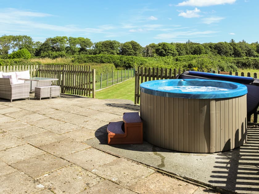 Hot tub | Tanydderwen, Caernarfon