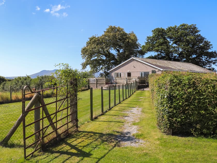 Exterior | Tanydderwen, Caernarfon