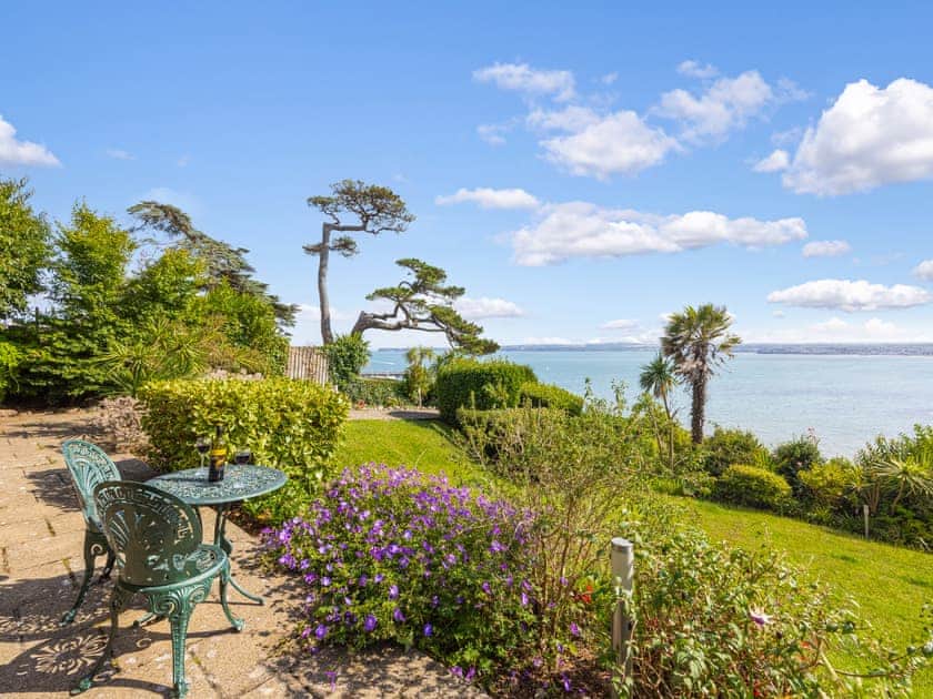 Sitting-out-area | Tides Reach, Torquay Seafront